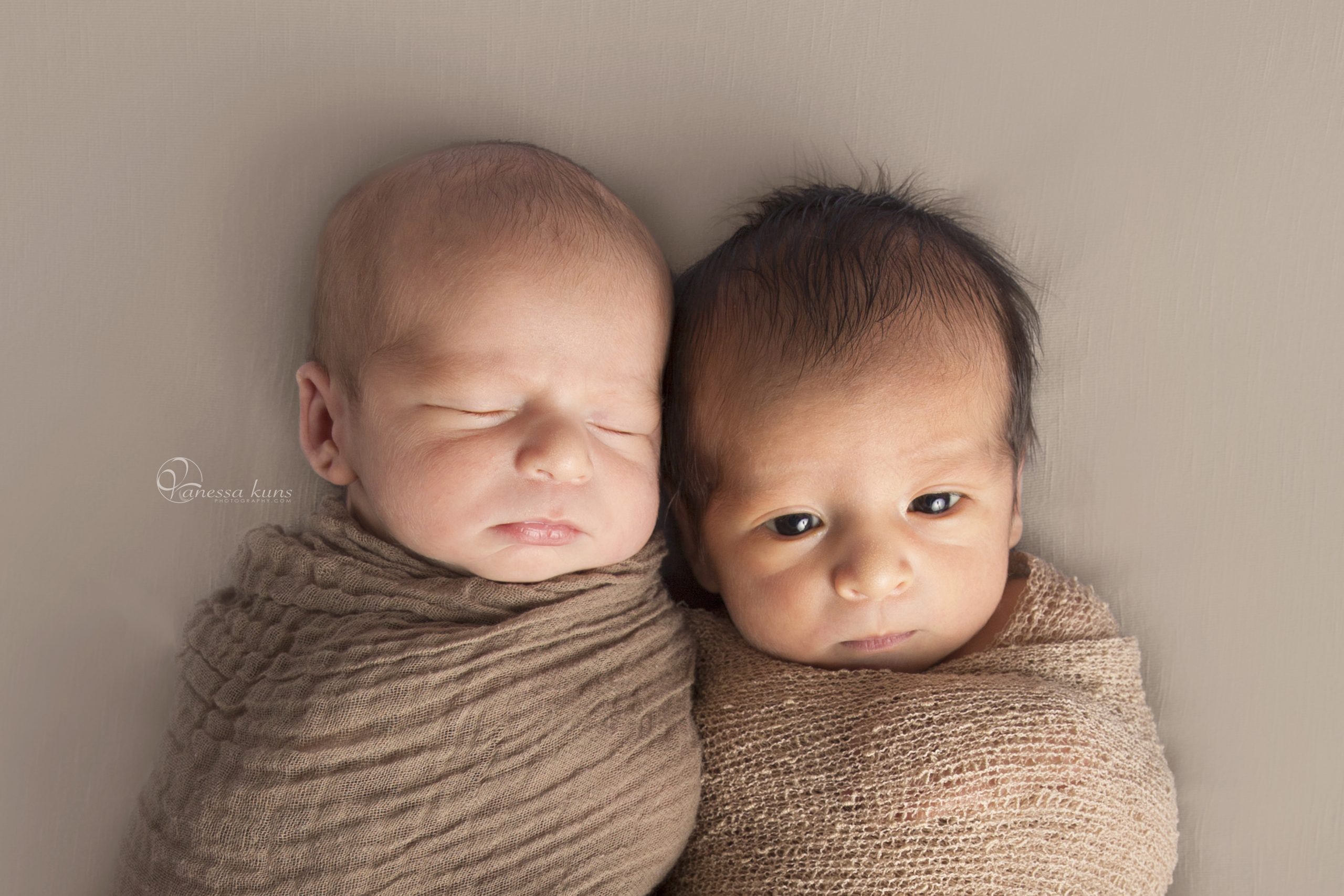 vanessakunsphotography_newbornboy_twins